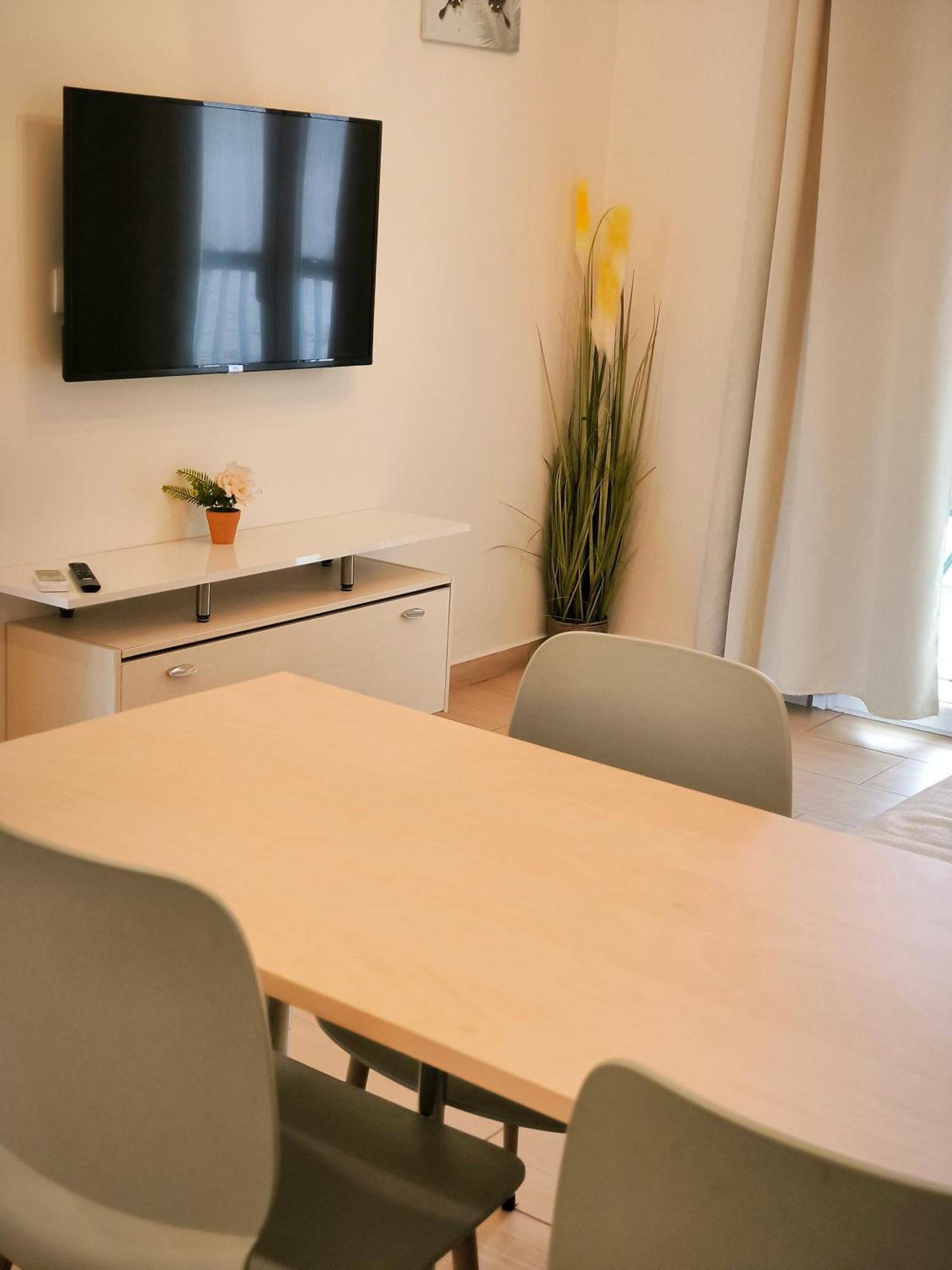 Penthouse With An Incredible View 350M From Metro Station! Apartamento Atenas Exterior foto